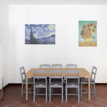 Family & Friends By Shortholidays Daire *